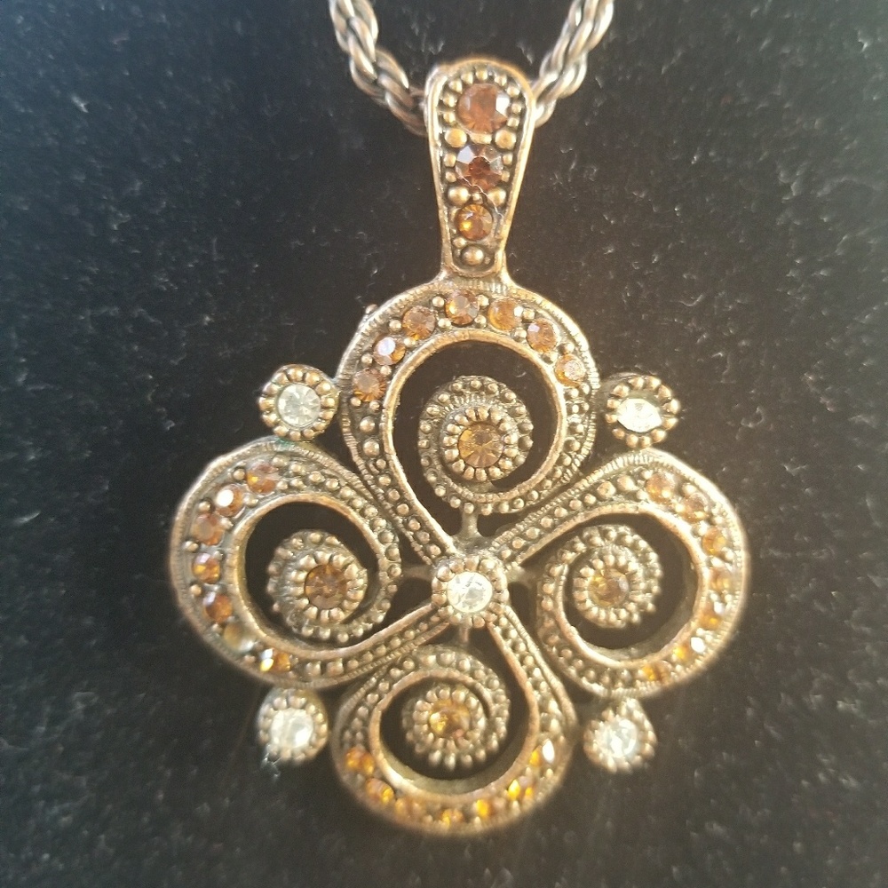 Costume bronze colored necklace.